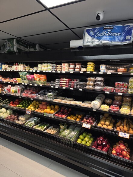 Market produce - 800 W 1st St