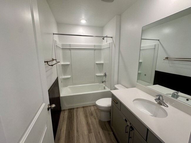Building Photo - Adorable Long Valley Townhome!
