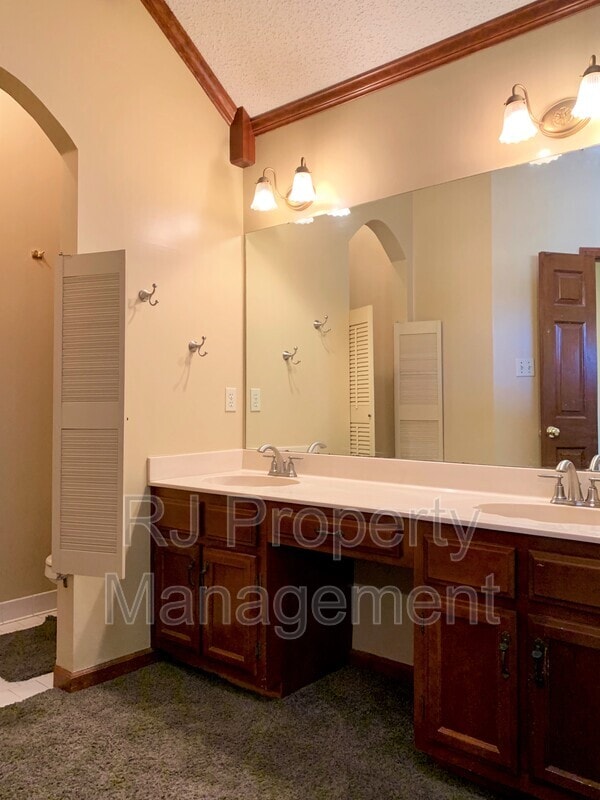 Building Photo - 6678 Spencer Forest Cove W