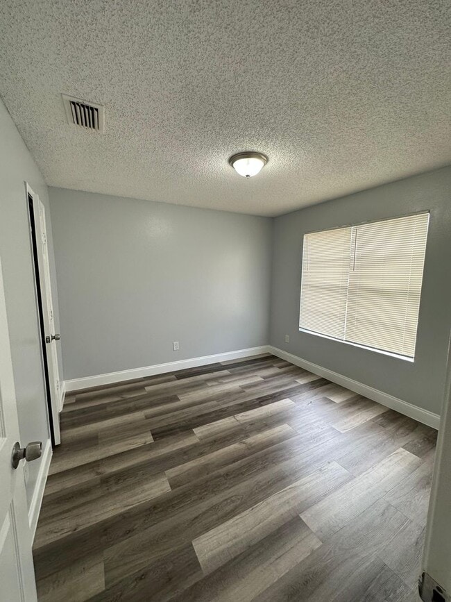 Building Photo - Fully renovated 3/2 Single-Family Home Available for Immediate rent!