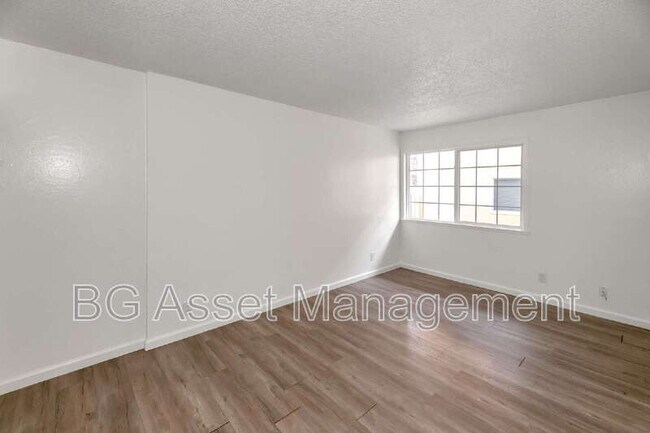 Building Photo - 212 Westwood St