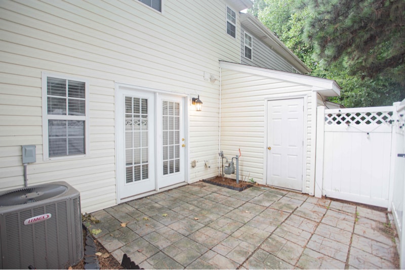 Building Photo - 10826 Holly Ridge Blvd