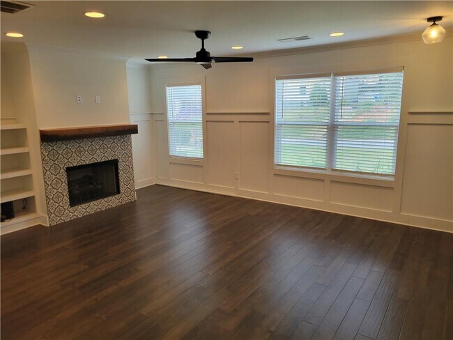 Building Photo - 1740 Madrona St NW