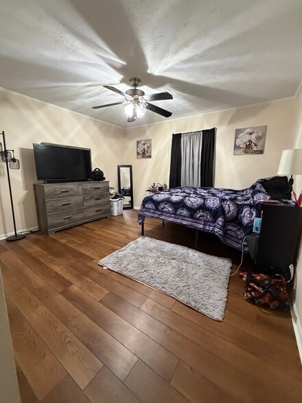 Building Photo - 1310 Davis Ave