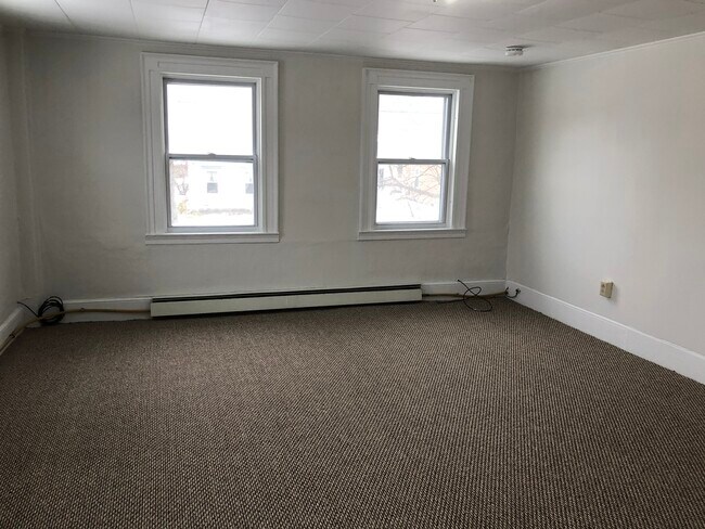 Building Photo - 40 Railroad St