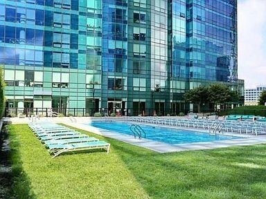 Building Photo - 77 Hudson St