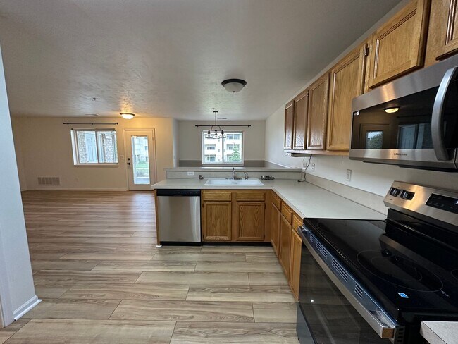 Building Photo - Caledonia Condo! Two Bedroom - Two Full Ba...