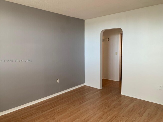 Building Photo - 2859 Leonard Dr