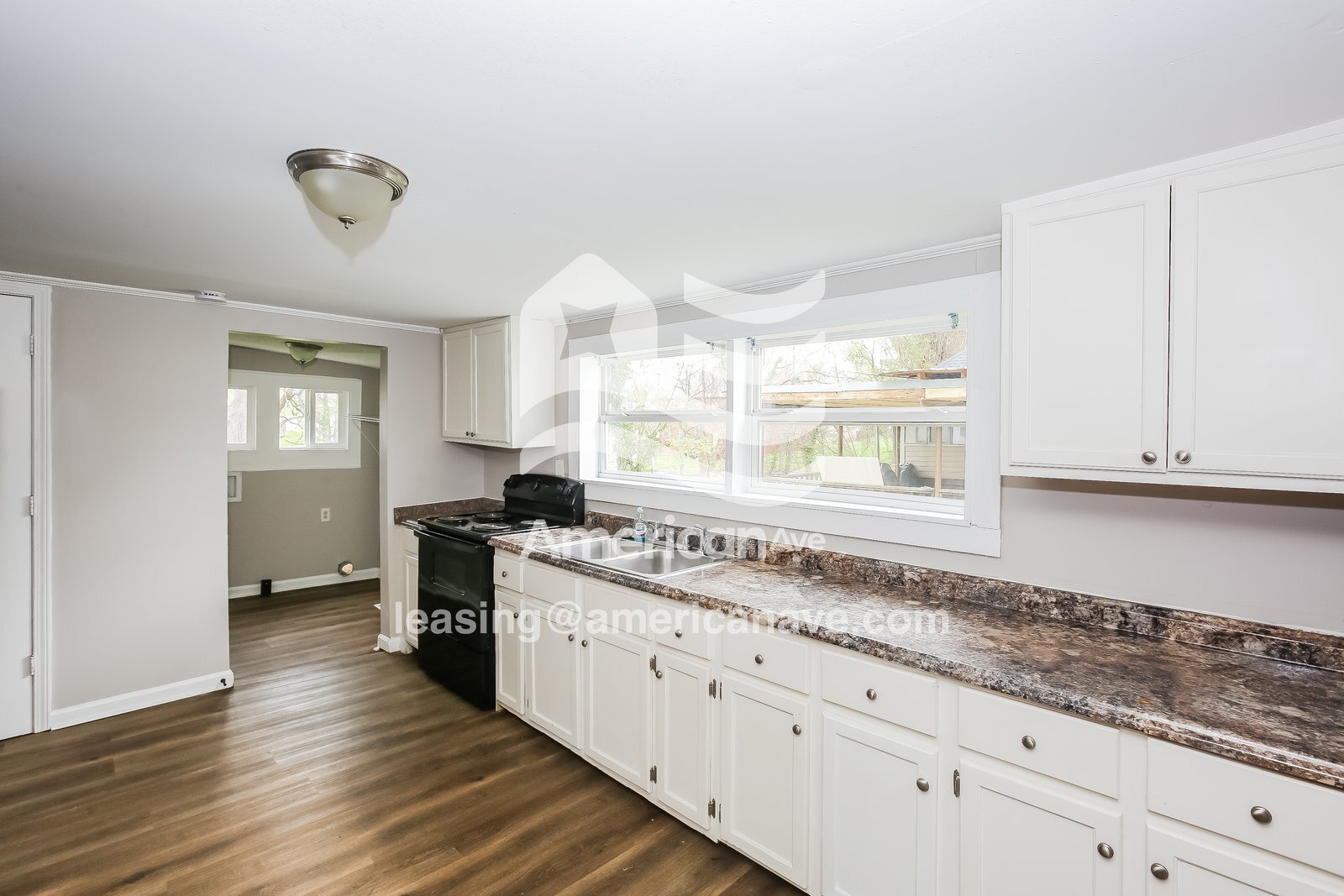 Building Photo - 122 W 12th St