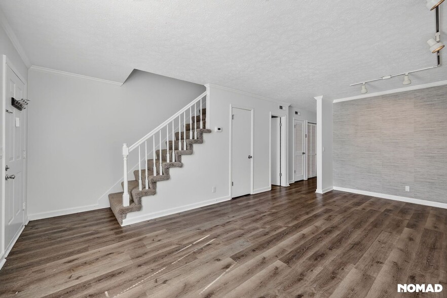 Building Photo - 288 Donna Dr