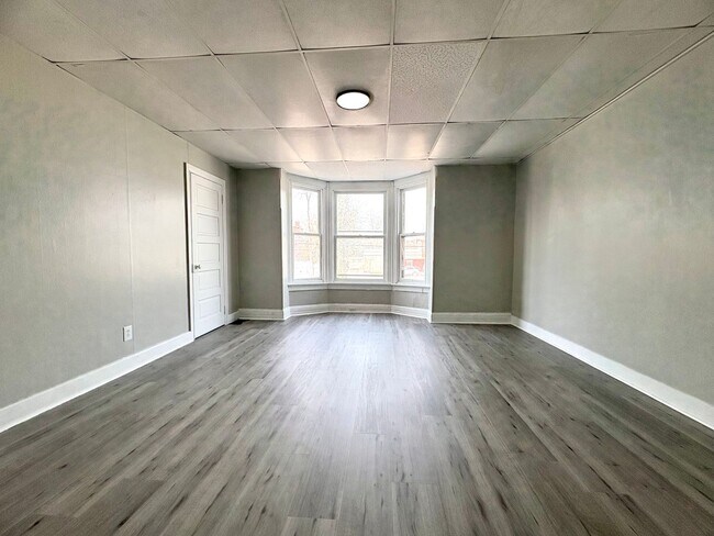 Building Photo - 22 E Jackson St