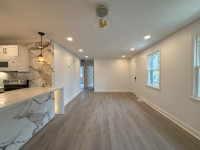 Building Photo - 2763 Catalina Ave