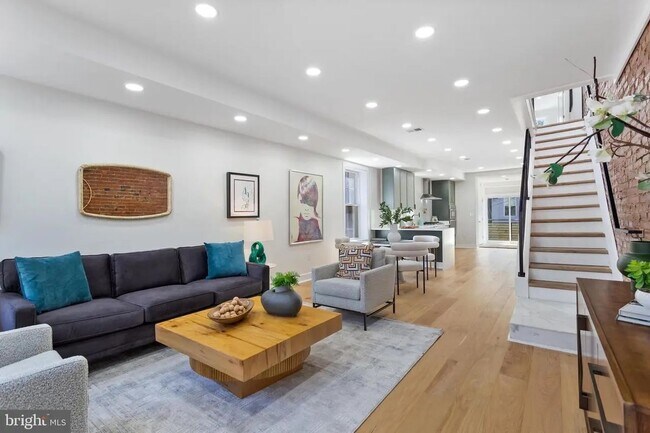 Building Photo - 116 Thomas St NW