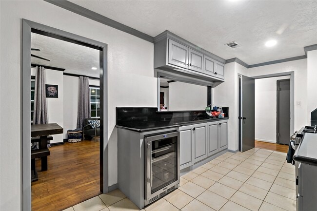 Building Photo - 5923 Moonmist Dr