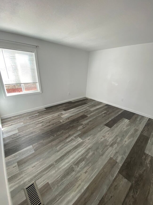Building Photo - Remodeled