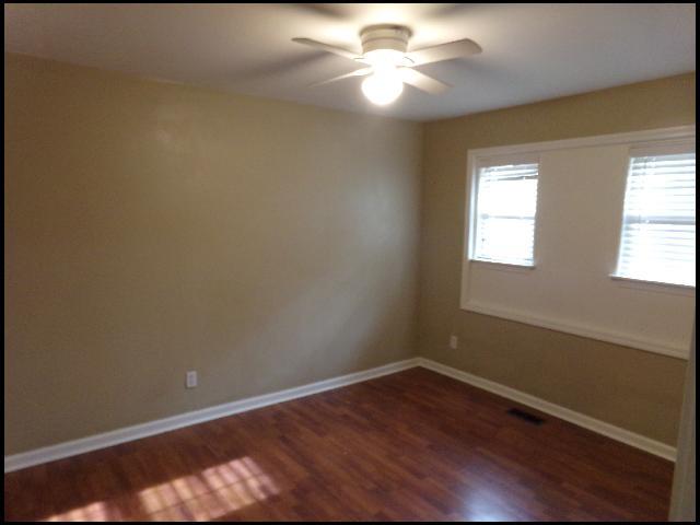 Building Photo - 13 Point O Woods Dr