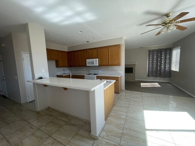 Building Photo - Adelanto- Beautiful 4 Bedrooms, 2.5 Bathro...