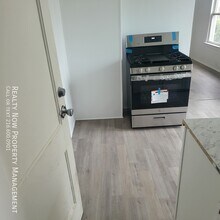 Building Photo - 845 Royal Rd