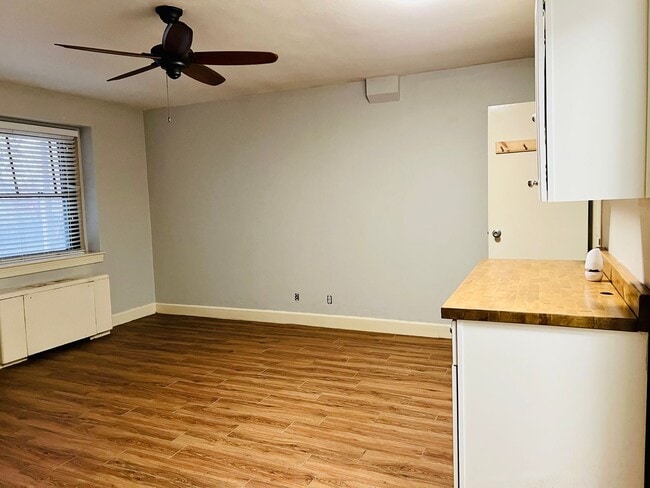 Building Photo - Updated first floor 1BR condo on Bardstown...
