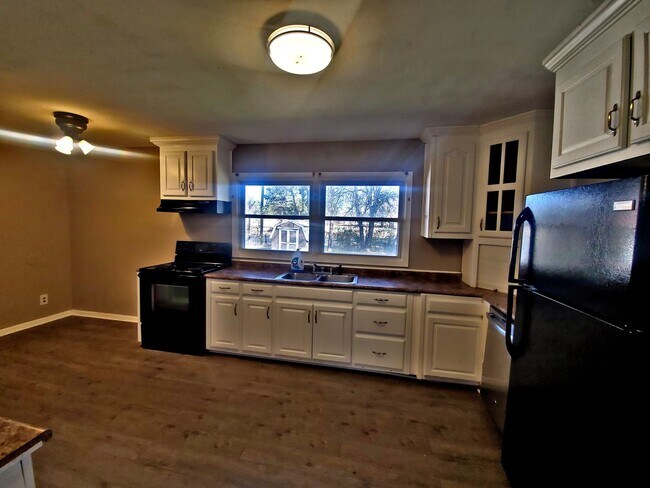Building Photo - 4BR/2.5BA Single Family