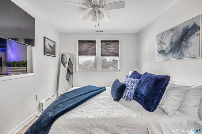 Building Photo - 110 Grenelle St