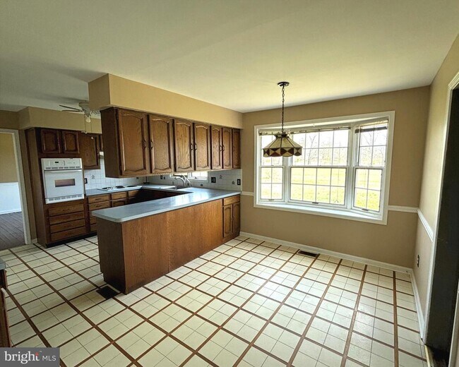 Building Photo - 723 Godshall Rd