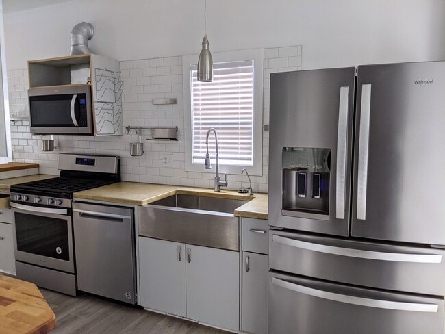 Building Photo - 743 Burke Ave NE