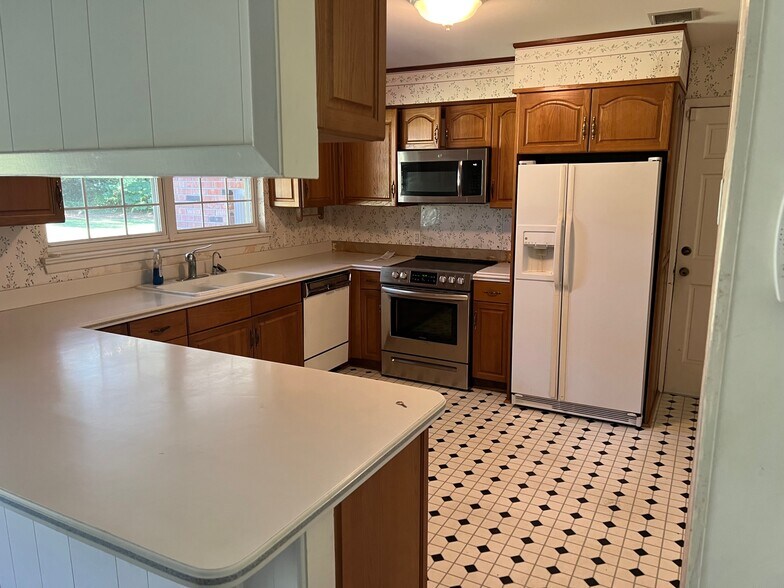 Building Photo - 1810 N 58th Ave