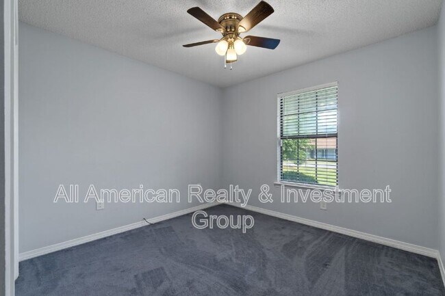 Building Photo - 502 Krest Dr