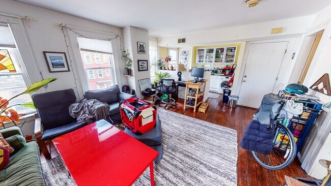 Building Photo - Luxuriously Remodeled 1BR Suite in East Rock | Designer Island Kitchen | Steps to Yale SOM