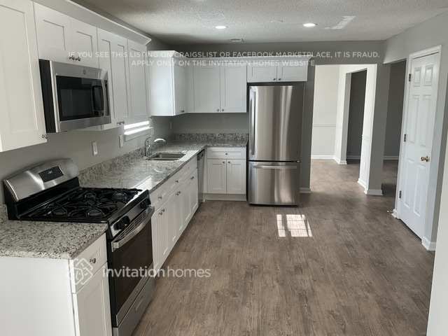 Building Photo - 685 Meadows Ln