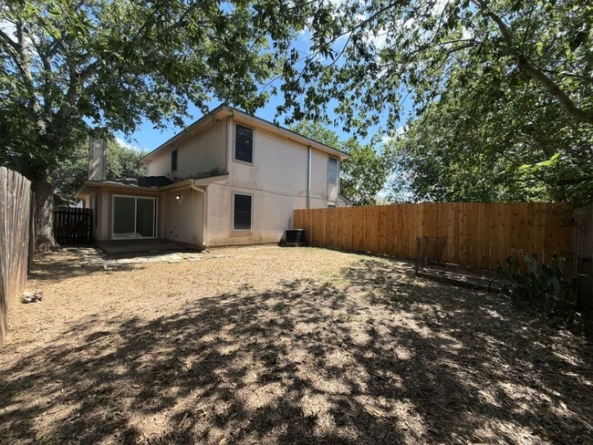 Building Photo - Ginder Properties2 (2906 Kestrel Dr)