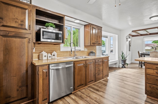 Building Photo - 430 W 550 N