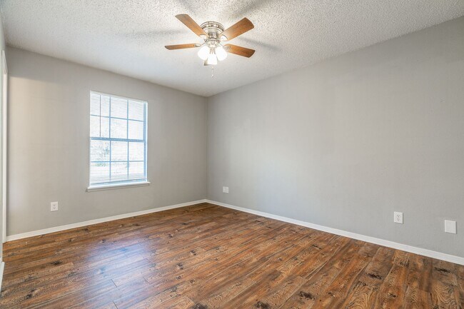 Building Photo - UPDATED 4-bedroom 3 bath Home in Fayetteville!!