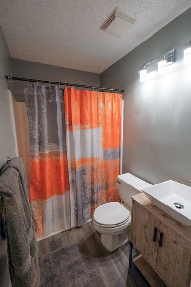 Building Photo - 1241 University Ct