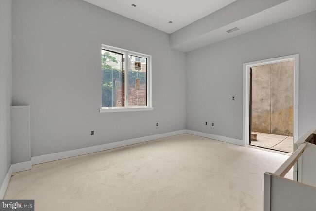 Building Photo - 2119 N Front St