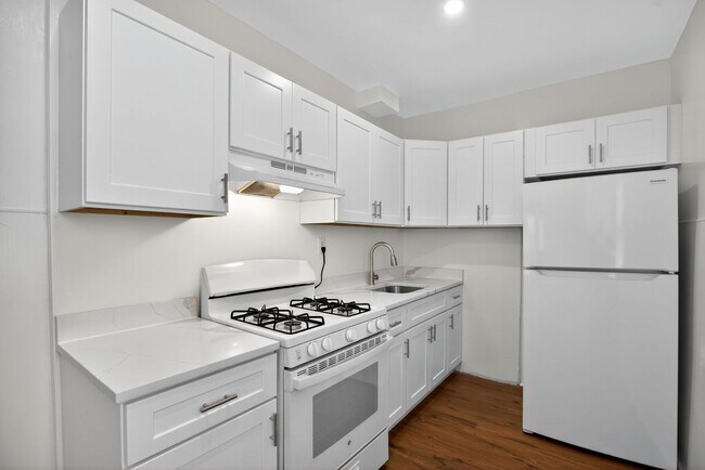 Building Photo - Narcissus