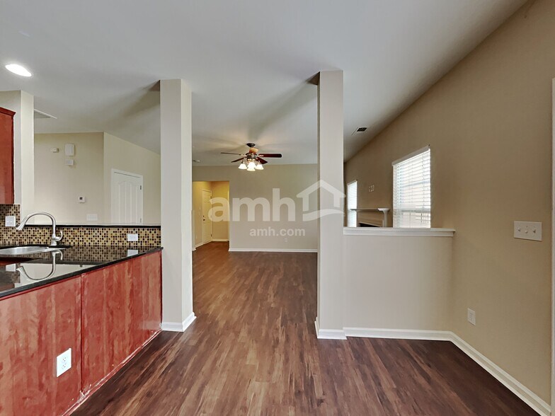 Building Photo - 107 Lacona Ter