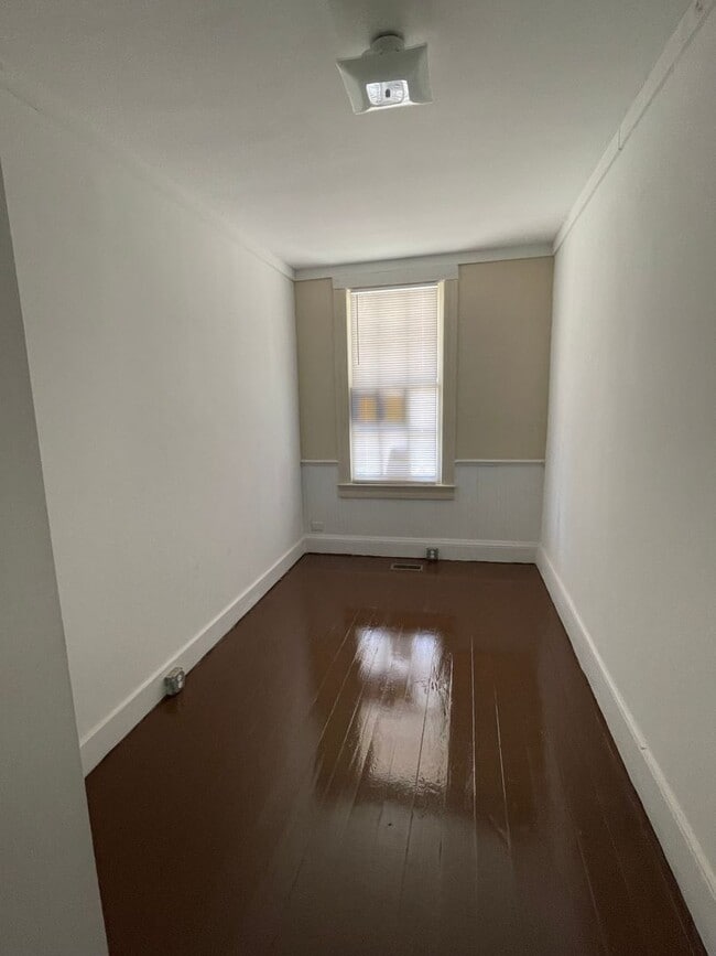 Building Photo - Charming Downtown Orangeburg Victorian Condo