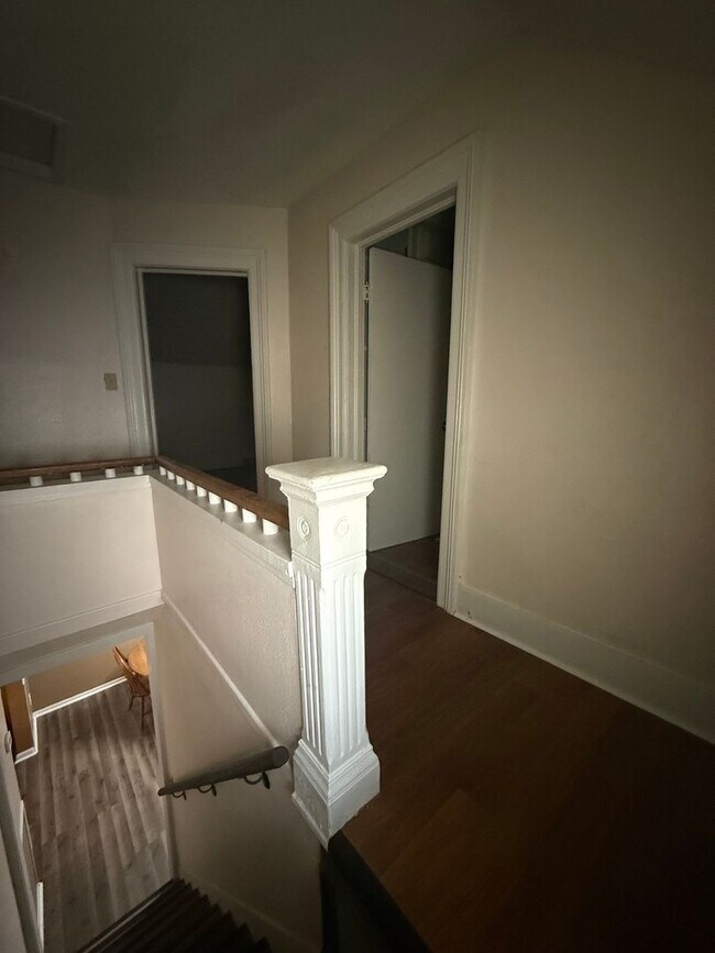 Building Photo - 322 9th Ave SW