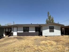Building Photo - 3202 Thomas Ave
