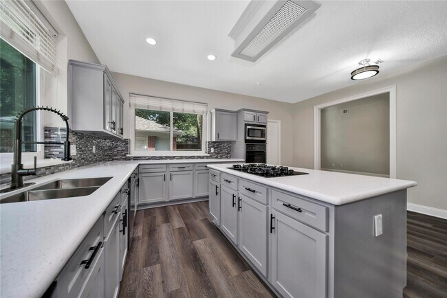 Building Photo - 11 Windledge Pl
