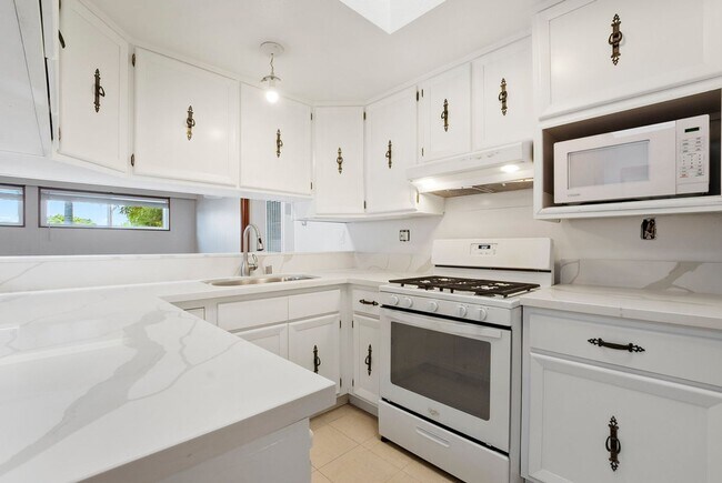 Building Photo - Large 3 Bedroom 2 Bathroom House in La Mesa!