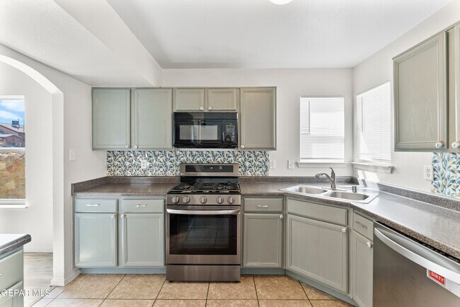 Building Photo - 10799 Walden Pond St