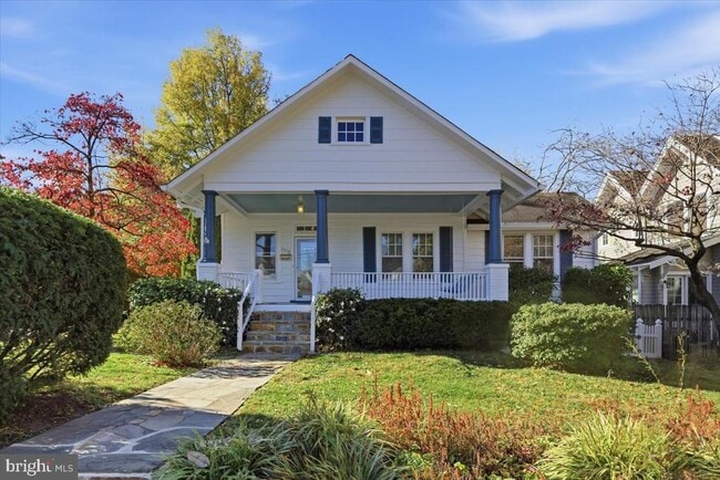 Building Photo - 1208 S Oakcrest Rd