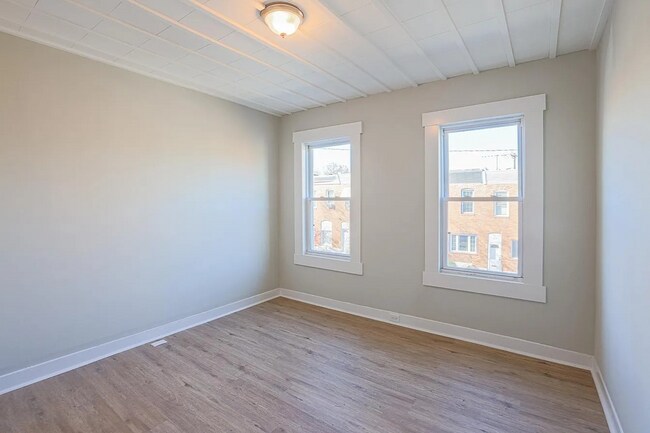 Building Photo - Updated 3bdrm 1bath in the middle of Greektown!!!