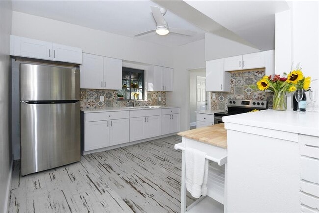 Building Photo - 336 Bunker Pl