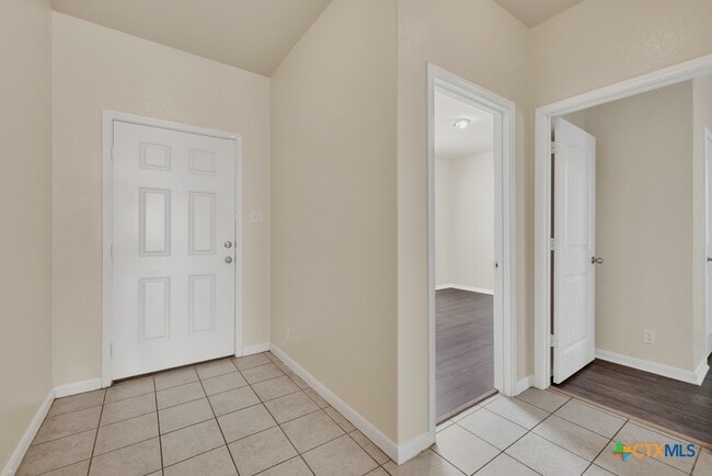 Building Photo - 1355 Fall Cover St