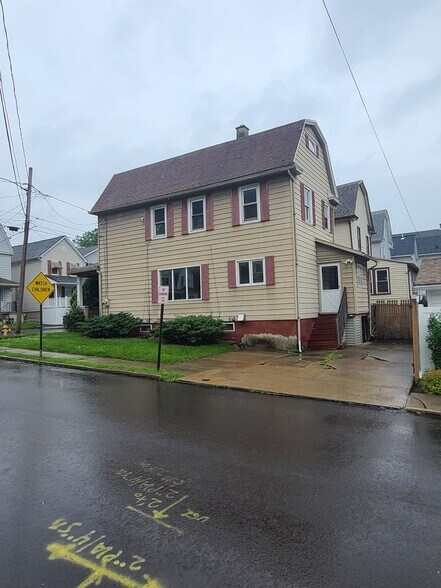 Building Photo - 236 Taft St