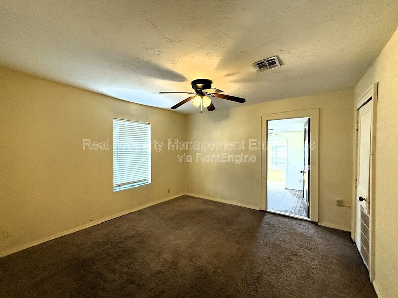 Building Photo - 1800 SW 15th St